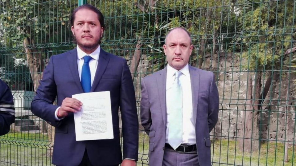Alejandro Encinas politiza con pruebas falsas, acusan abogados de militares detenidos
