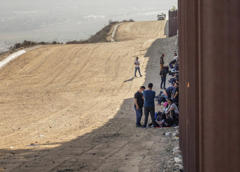 Detienen en Texas a encargado de centro de detención por asesinato de migrante