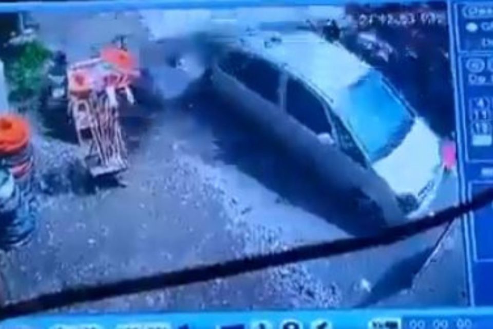 Capta video el momento exacto cuando tráiler embiste vehículos en Morelos