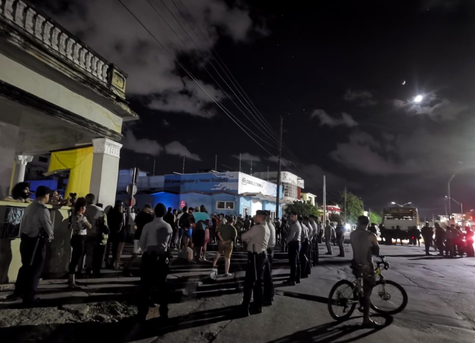 Protestan en La Habana, Cuba, por la falta de suministro eléctrico