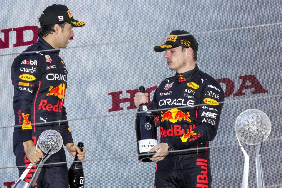 Verstappen revalida el título de campeón mundial de F1 al ganar en Suzuka; 'Checo' queda en segundo