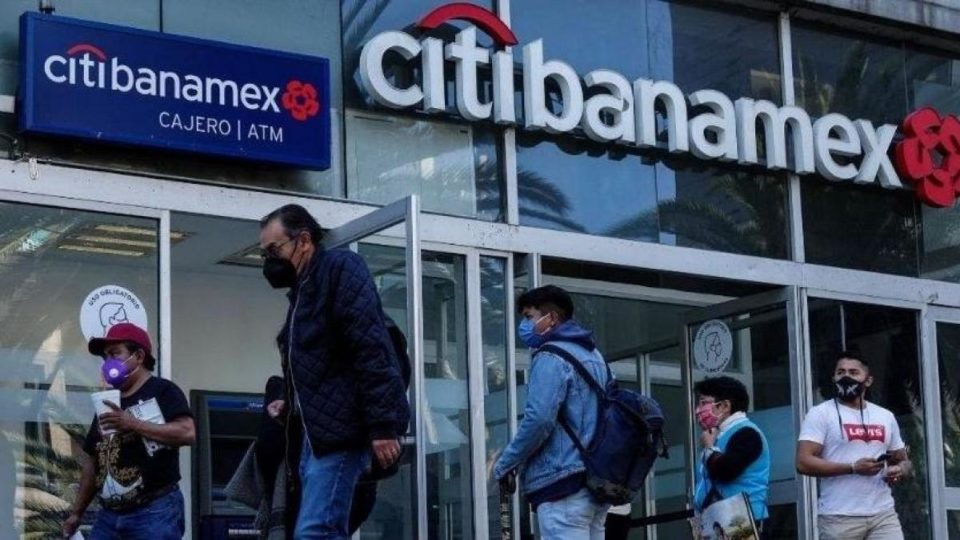 Inbursa en indefinición si continúa o se retira en pelea por Banamex