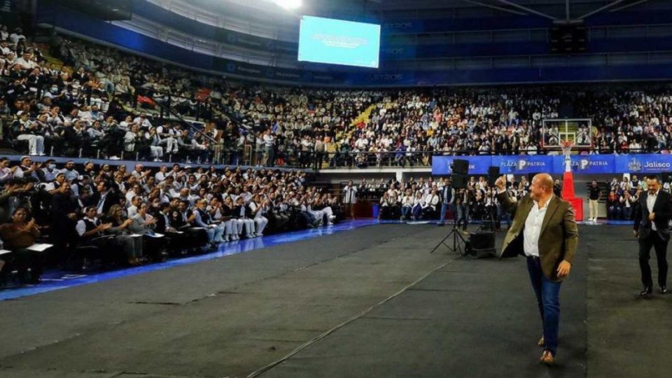 Entrega Enrique Alfaro casi mil nombramientos y basificaciones a personal de salud de Jalisco