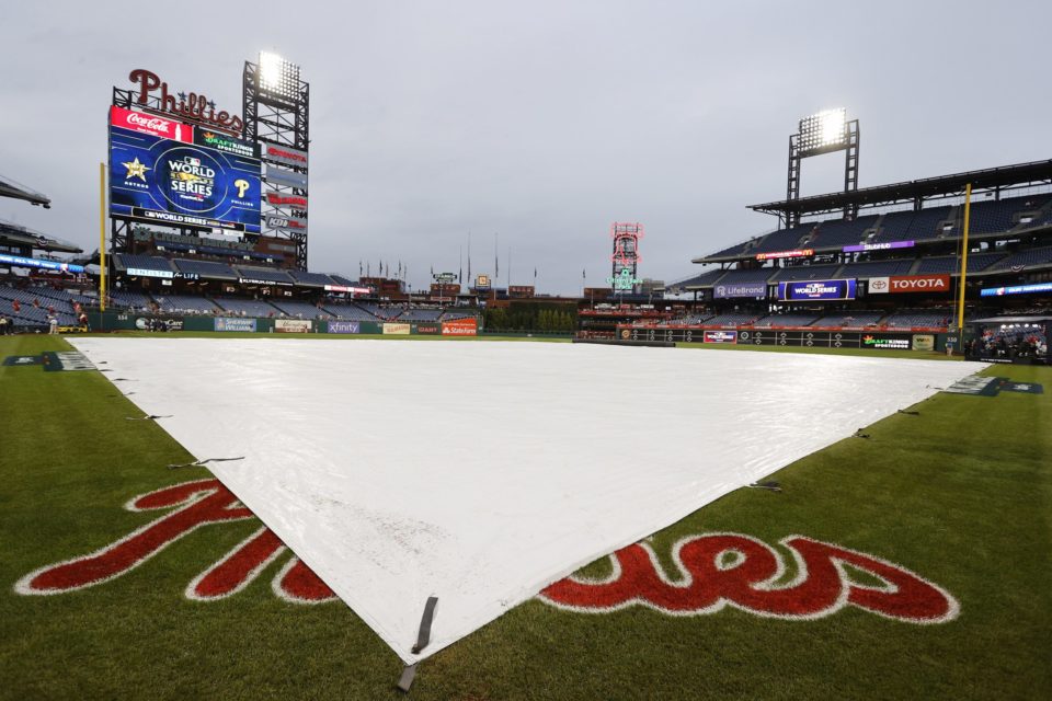 Aplazan para el martes tercer partido de la Serie Mundial por lluvia