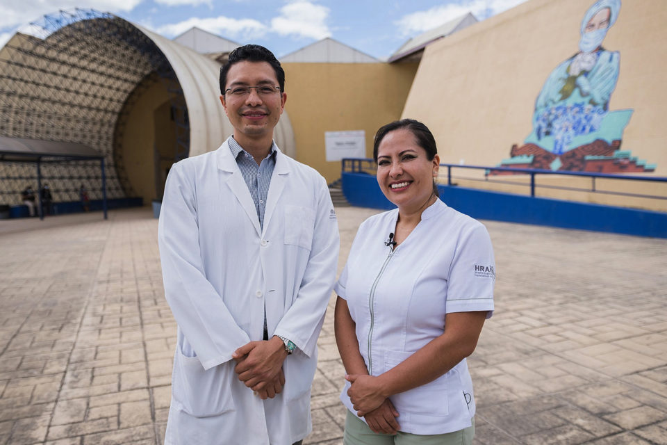 Doctor y enfermera son becados para contribuir a la salud del sur de México