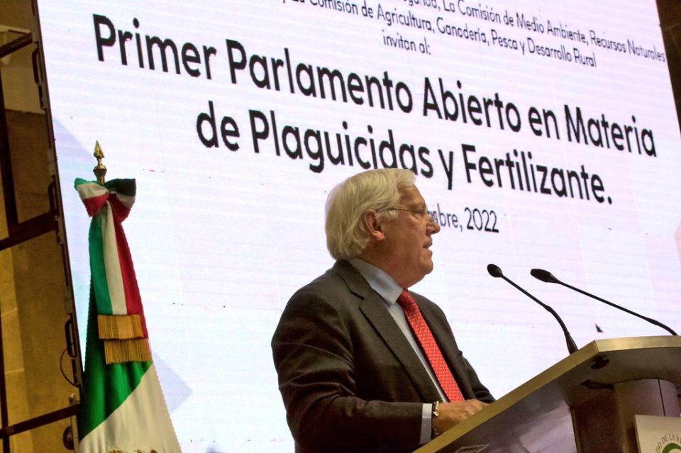 Gobierno de México advierte sobre riesgos por prohibición pronta de glifosato