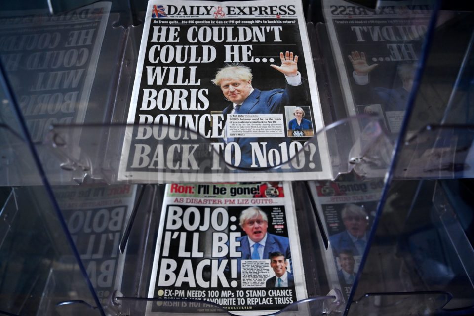 Johnson regresa a Reino Unido ante su posible candidatura al liderazgo "tory"