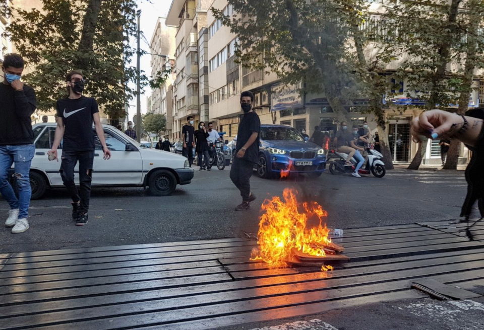 Jóvenes iraníes llaman a nuevas protestas en medio de la represión