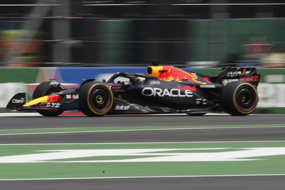 Max Verstappen gana en México; 'Checo' termina tercero y Red Bull se lleva doble podio