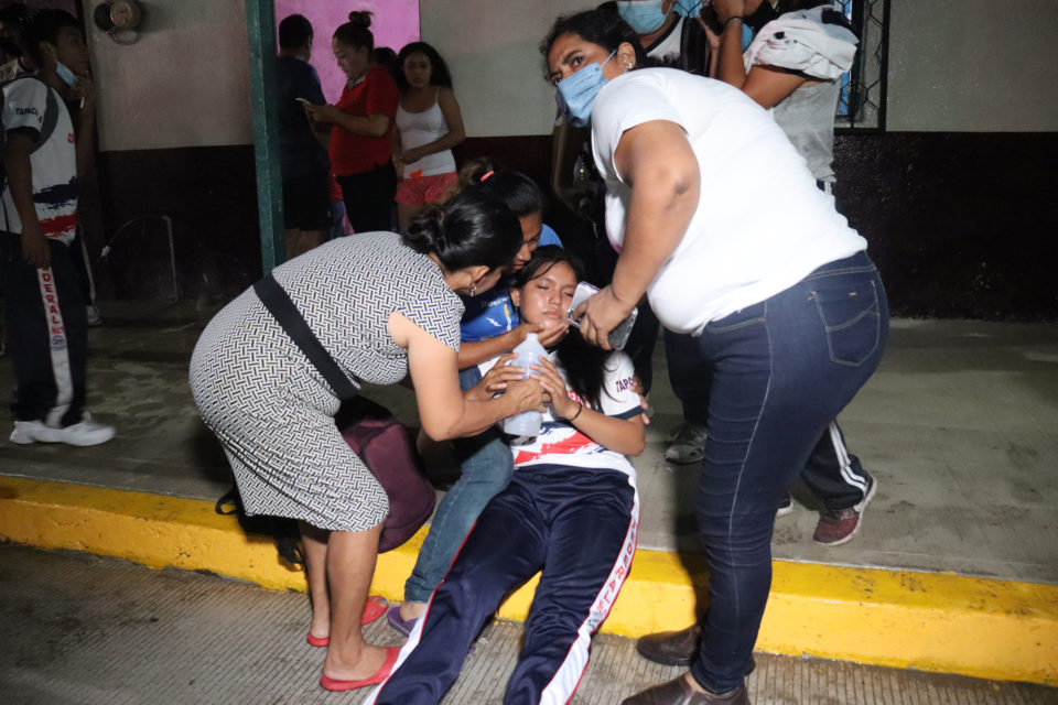 Padres de familia denuncian intoxicación de sus hijos ante Fiscalía de Chiapas