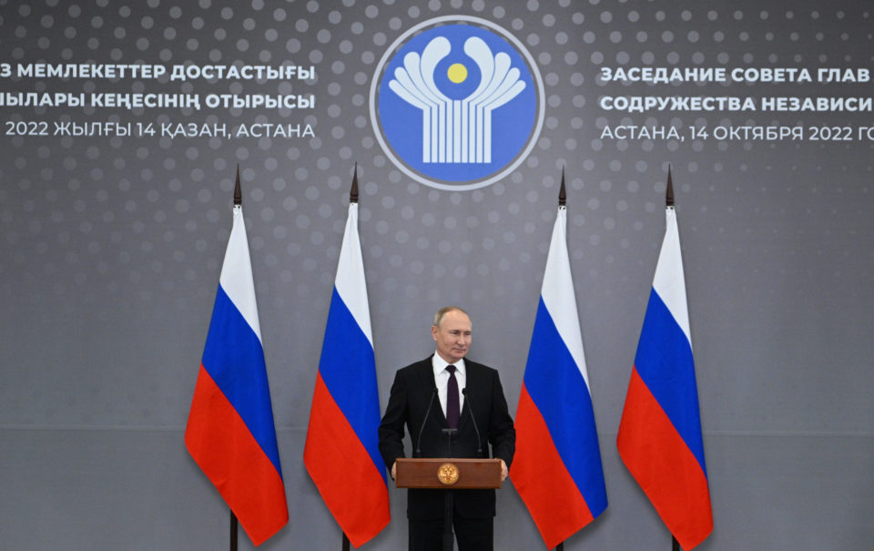 Putin impone ley marcial en regiones anexionadas y evacúa la región de Jersón