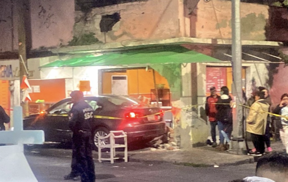 Sujeto choca contra panadería en la GAM; hay un muerto y cuatro heridos
