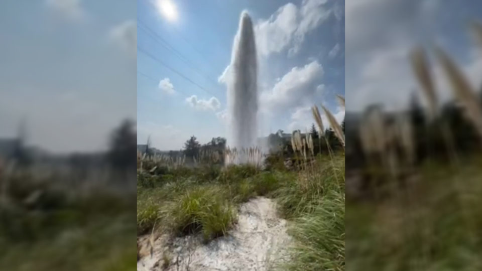 #Video Falla en válvula provoca mega fuga de agua en Atizapán