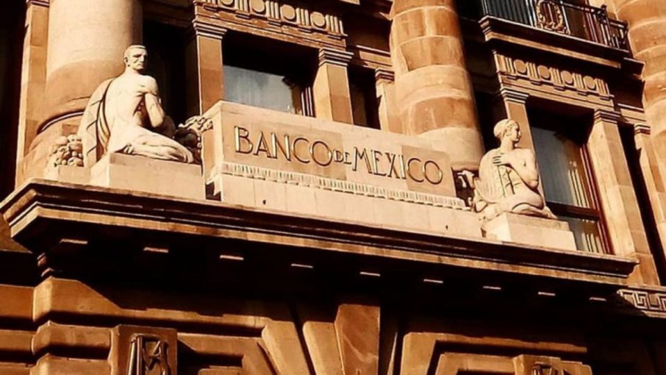 Banxico aprieta de nueva cuenta su tasa de referencia; la lleva a 10 por ciento