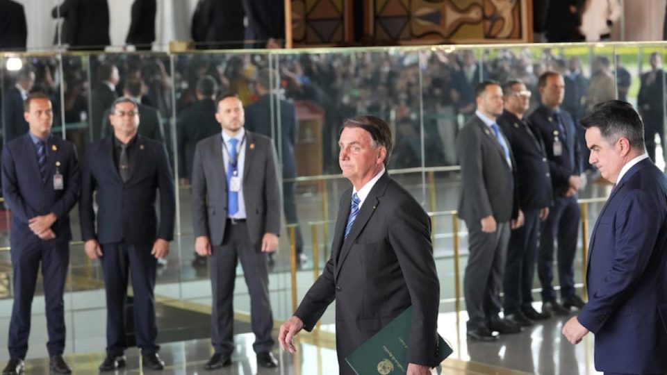 Bolsonaro despresuriza, pero justifica bloqueos