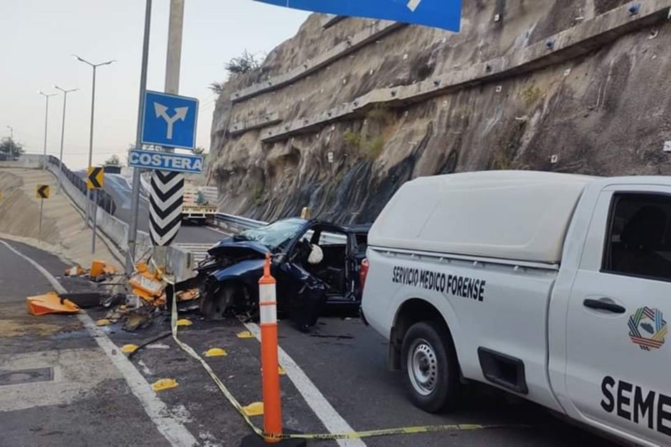 Choque en macrotúnel de Acapulco deja dos muertos y una mujer herida