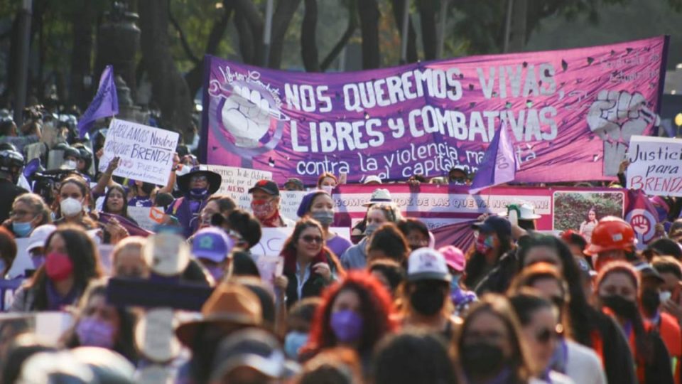 Colectivos de mujeres marchan por el 25N; checa aquí rutas y horarios, además del minuto a minuto