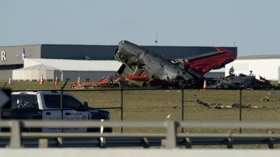 Colisión de aviones durante espectáculo aéreo deja 6 muertos en Dallas, Texas