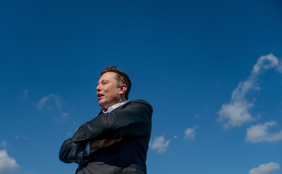 Elon Musk admite que vendió parte de Tesla para "salvar" a Twitter