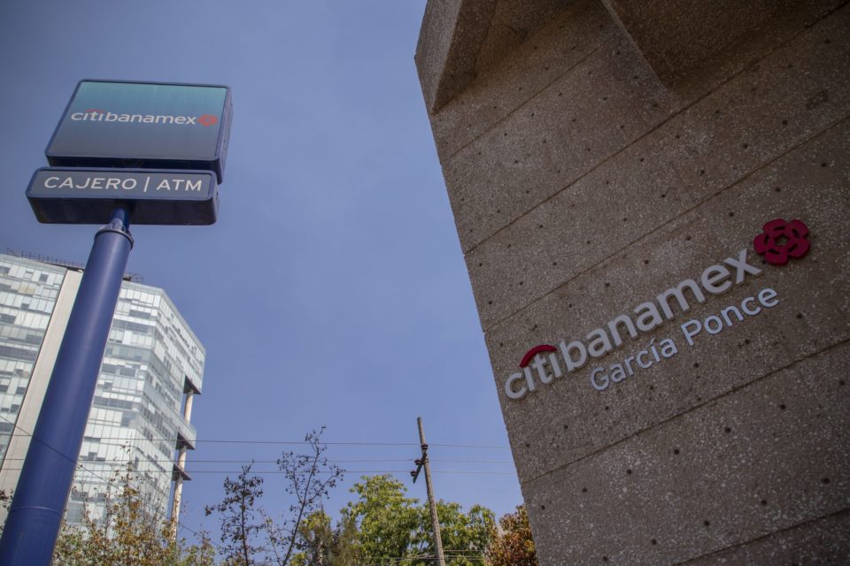 Grupo Financiero Inbursa se retira de la puja por Banamex