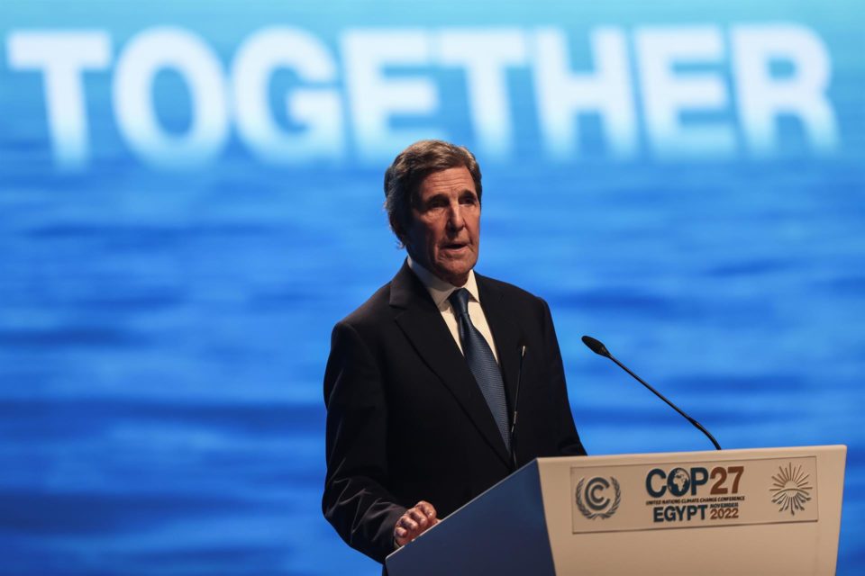 John Kerry da positivo a COVID-19 durante la COP27 en Egipto