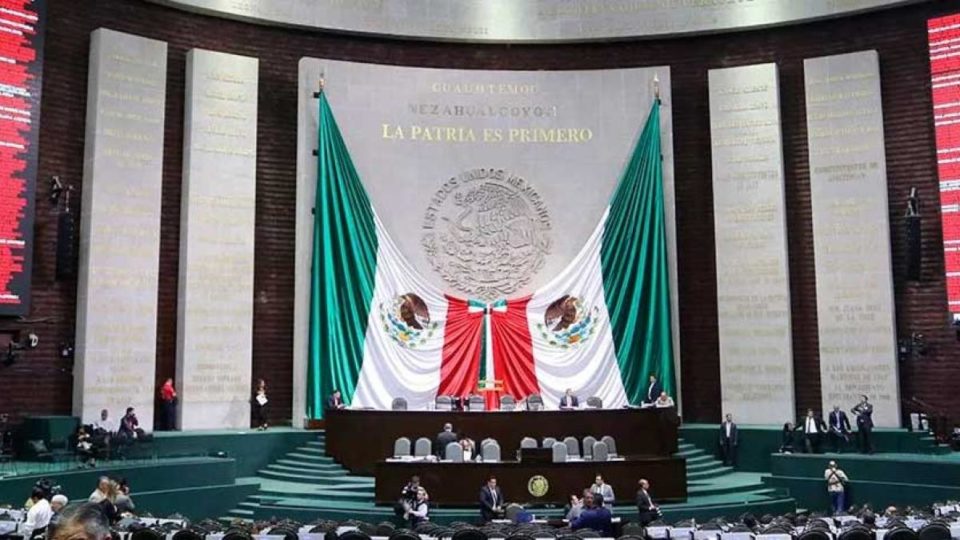 Riña por marcha por INE aterriza en San Lázaro; diputados se confrontan