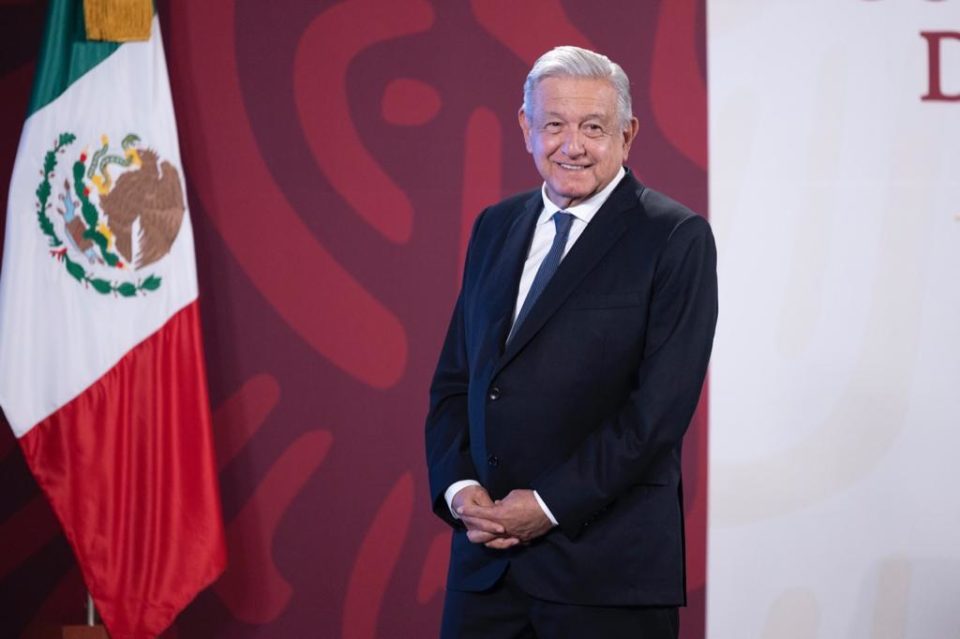 Voy a pedir pensión al ISSSTE porque no tengo dinero: López Obrador