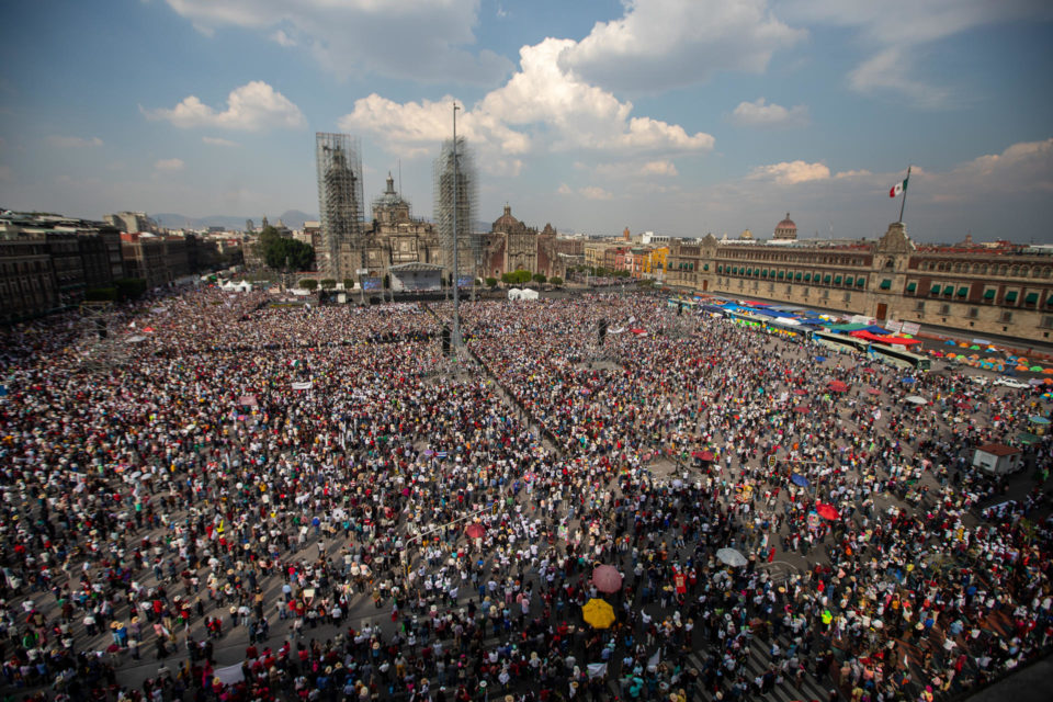 AMLO sobre denuncias de acarreo en marcha 27N