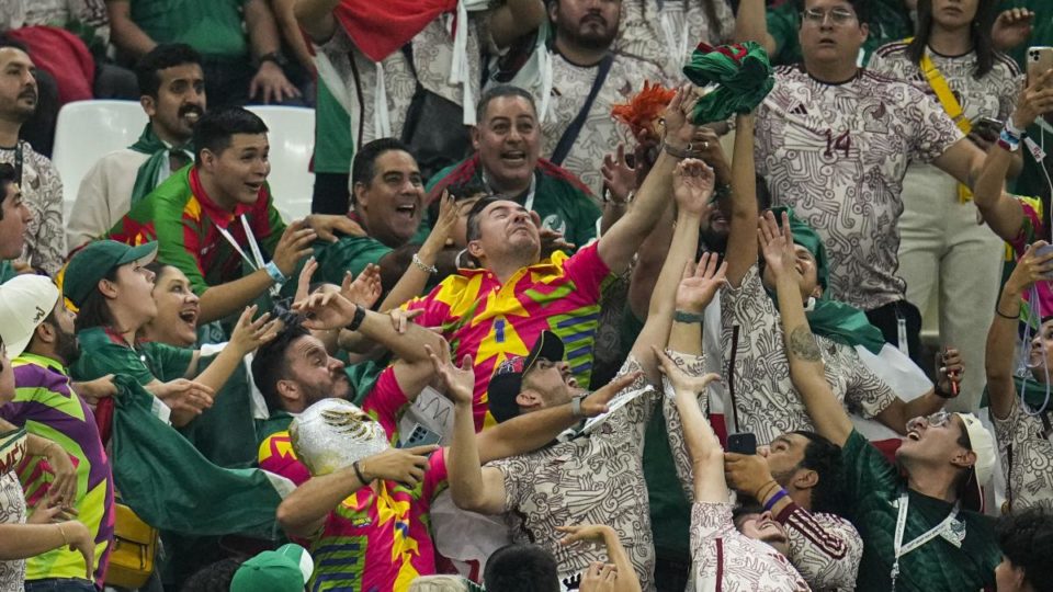 Fans mexicanos llenan el Francia vs Polonia aunque el Tricolor lleva días eliminado