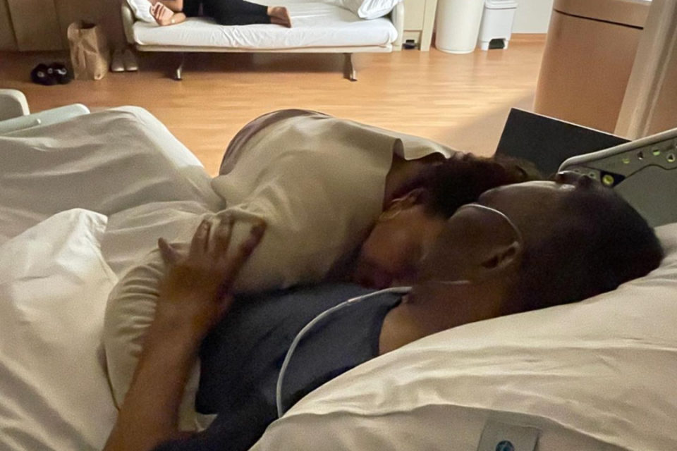 Hija de Pelé comparte foto junto a su padre en el hospital: "Una noche más juntos"