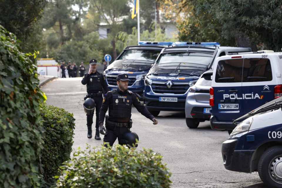 Interceptan sobre sospechoso en la Embajada de EE.UU. en Madrid