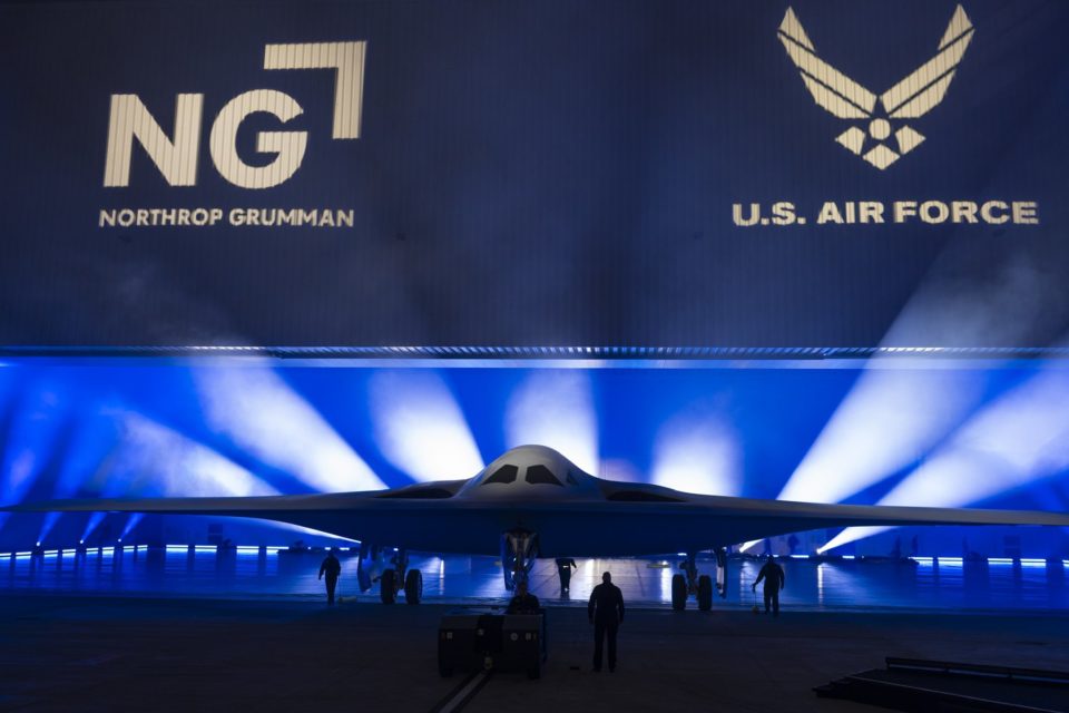 La Fuerza Aérea de Estados Unidos presenta su primer bombardero en más de 30 años