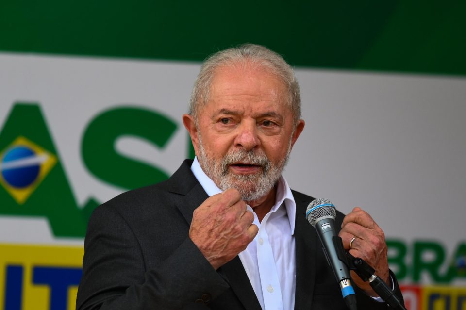 Lula lamenta destitución "constitucional" de Castillo y pide "paz" a Boluarte