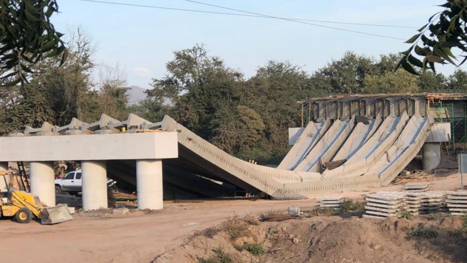 Mala maniobra provocó desplome del puente El Quelite en Sinaloa