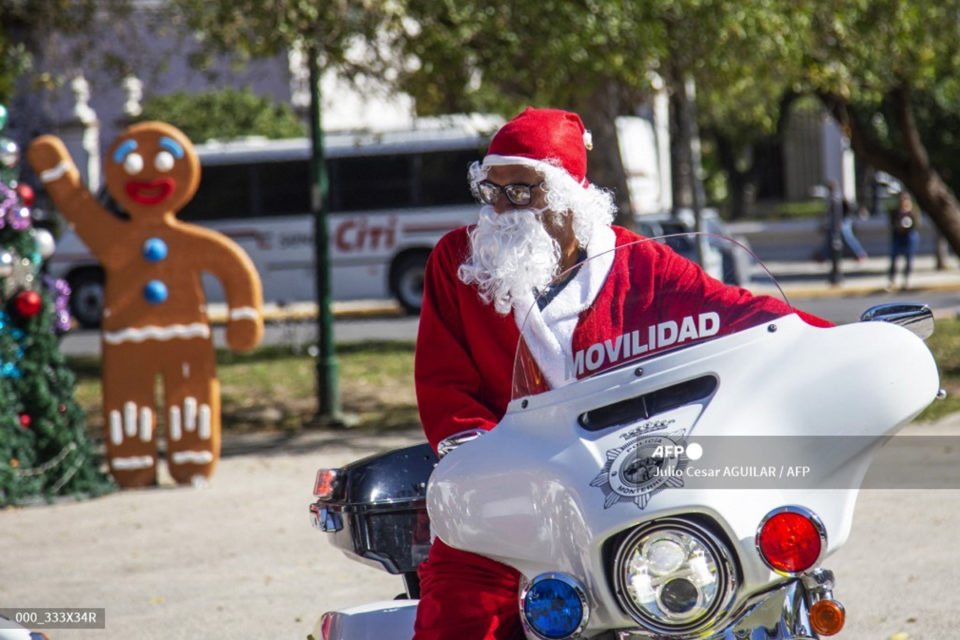 "Santa Claus" y sus ayudantes capturan a "Grinch" traficantes de droga