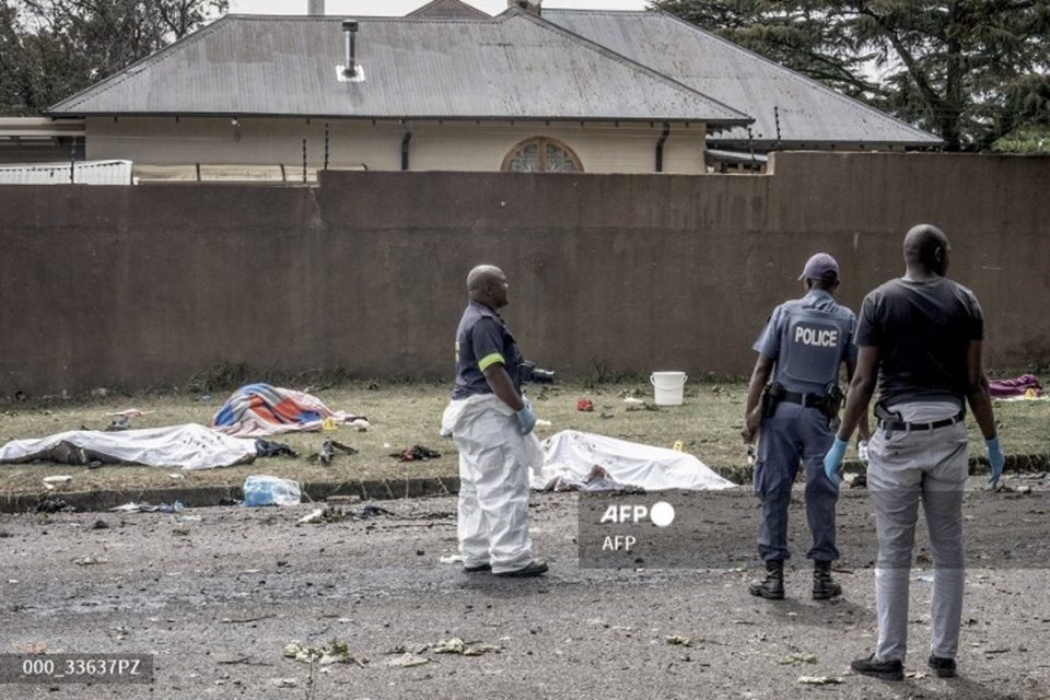 Suben a diez los muertos en explosión de un camión de Gas en Sudáfrica