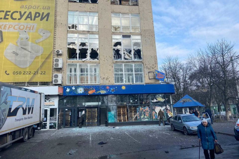 Ucrania denuncia muerte de ocho civiles en Jersón por ataque ruso