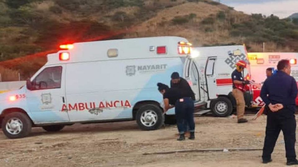 Volcadura de autobús deja al menos 7 muertos y 37 heridos en la autopista Jala-Compostela