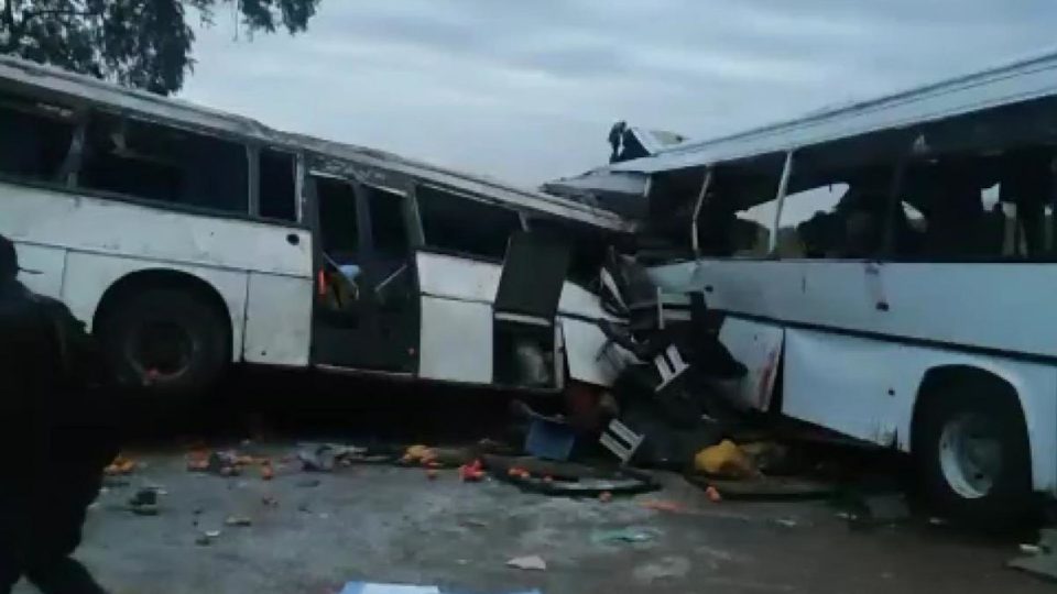 Accidente de autobuses deja al menos 40 personas muertas y 85 lesionadas