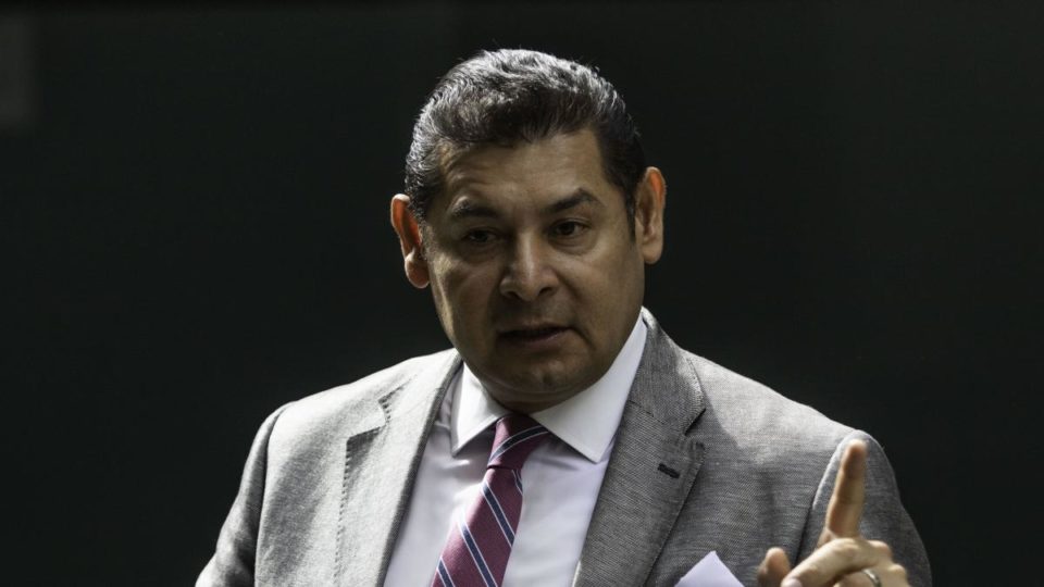 Alejandro Armenta pide no "cargarle el muertito" a AMLO sobre inseguridad