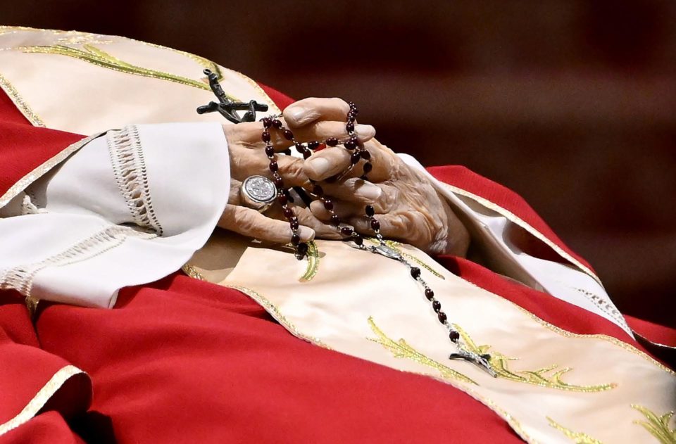 Benedicto XVI será enterrado en la antigua tumba de Juan Pablo II