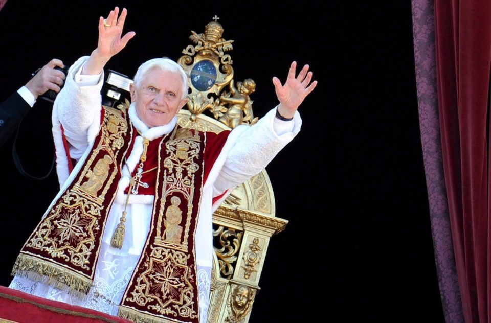 Benedicto XVI, un papa breve y distante para latinoamericanos