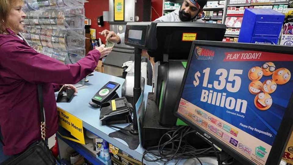 Boleto vendido en Maine gana 1.350 mdd del premio mayor de Mega Millions