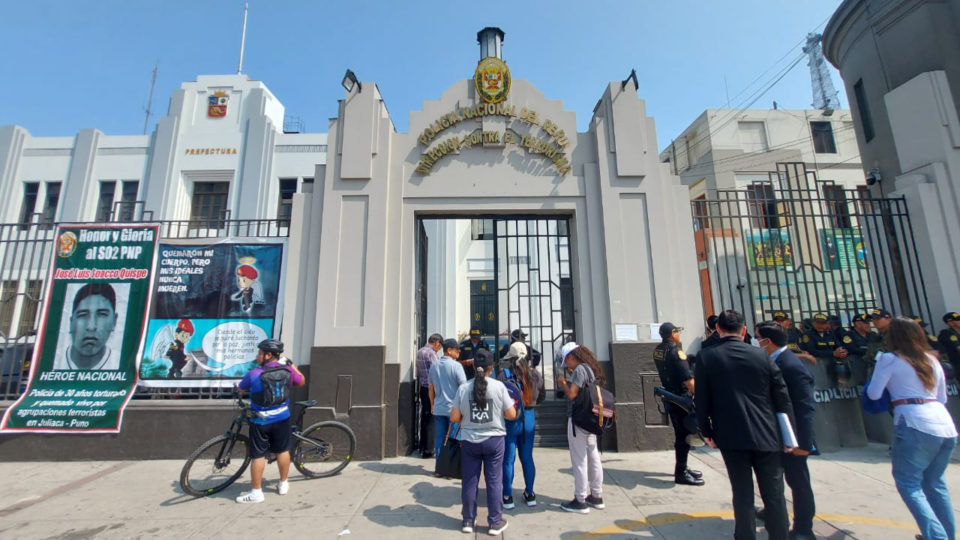 Decenas de detenidos en campus universitario de Lima siguen retenidos