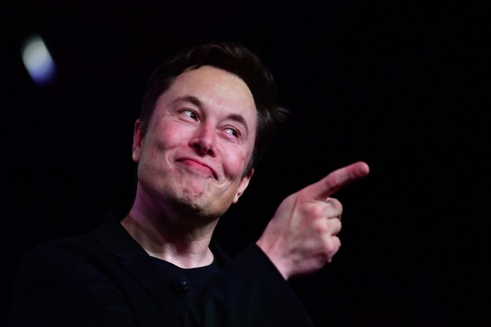 Elon Musk anuncia suscripción para Twitter sin publicidad