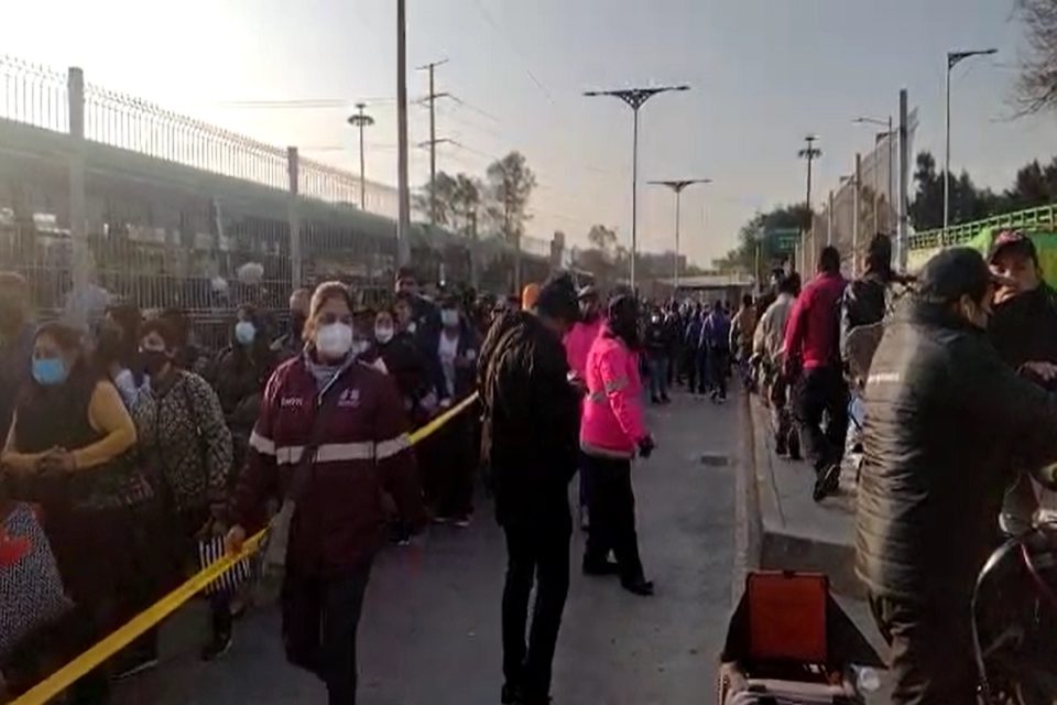 En VIVO: Así viven usuarios cierre provisional de la Línea 3 del Metro por choque de trenes
