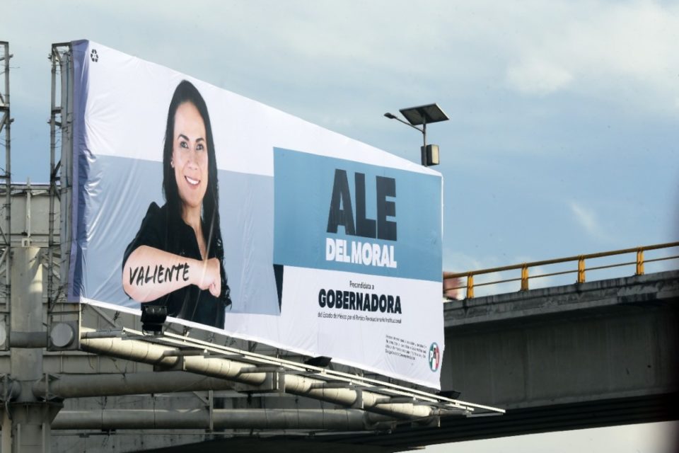 Impide autoridad municipal de Ecatepec colocación de propaganda de la precampaña de Alejandra del Moral
