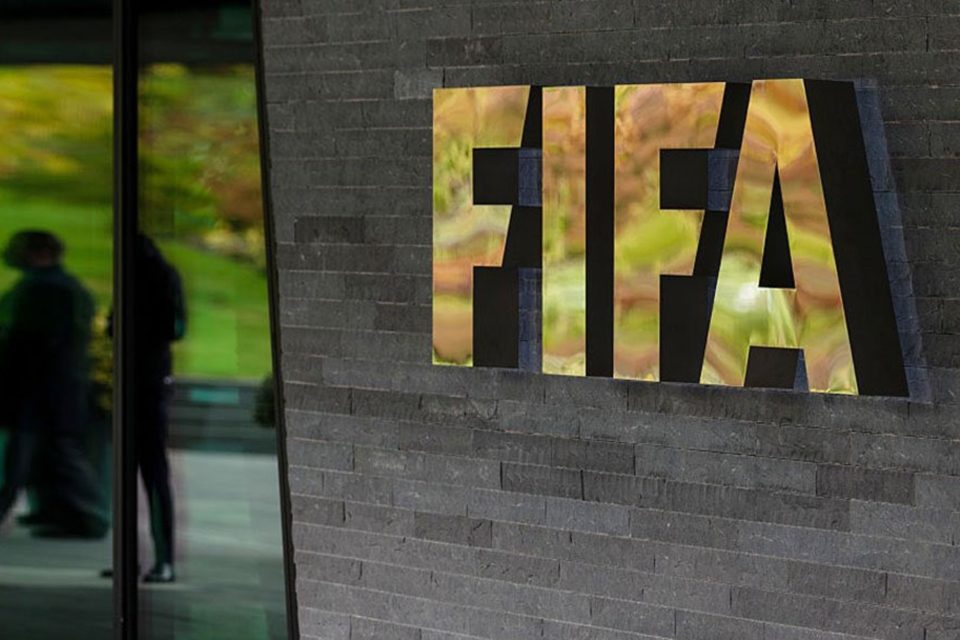 Justicia suiza considera improcedente el despido de exsecretario general FIFA