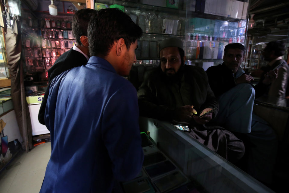 Un apagón masivo deja sin electricidad a gran parte de Pakistán