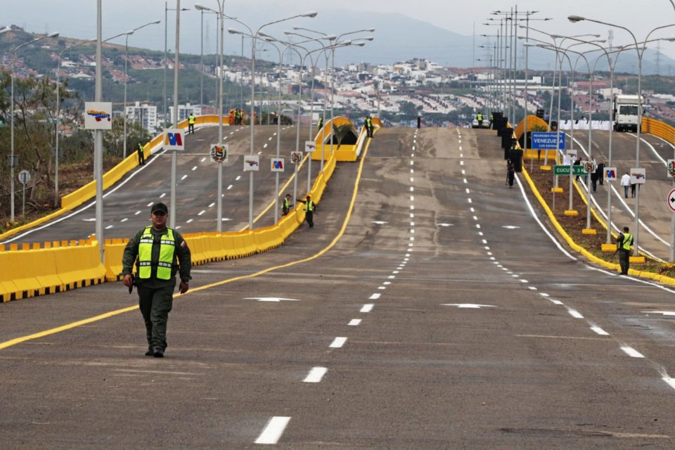 Venezuela y Colombia abrirán toda la frontera para paso de bienes y personas